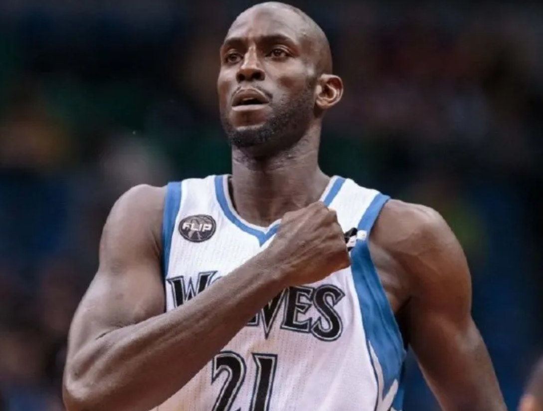 华体会体育APP下载-2万球迷起立鼓掌！去客场还受尊敬，这就是一人一城