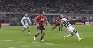 1645838961122017472.gif