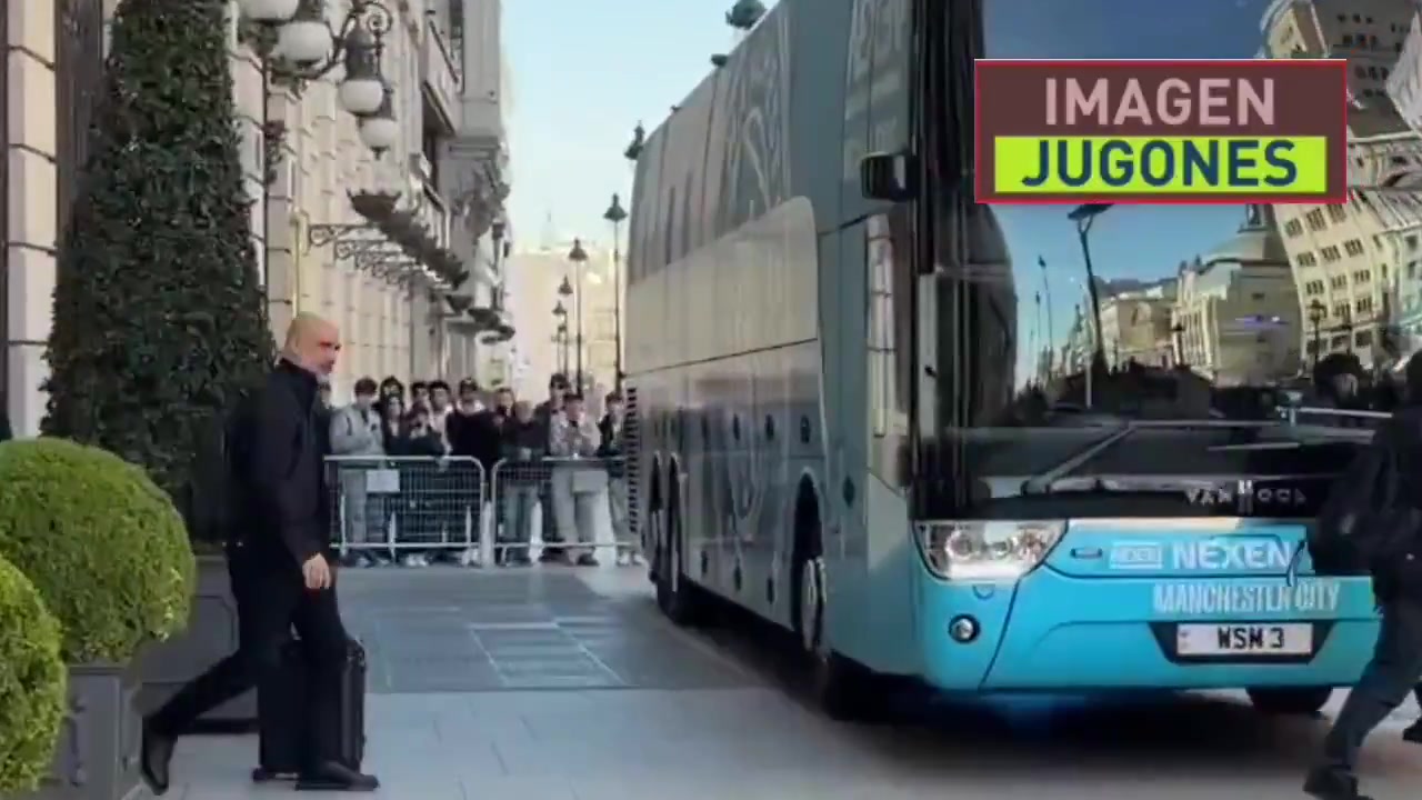 华体会体育APP下载-瓜帅赛后离开酒店启程返回曼彻斯特，面带笑容向球迷挥手