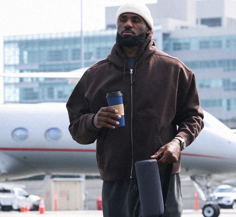 华体会官网-詹姆斯该离开湖人？阿里纳斯：他让你失望过吗？他有拉胯年吗